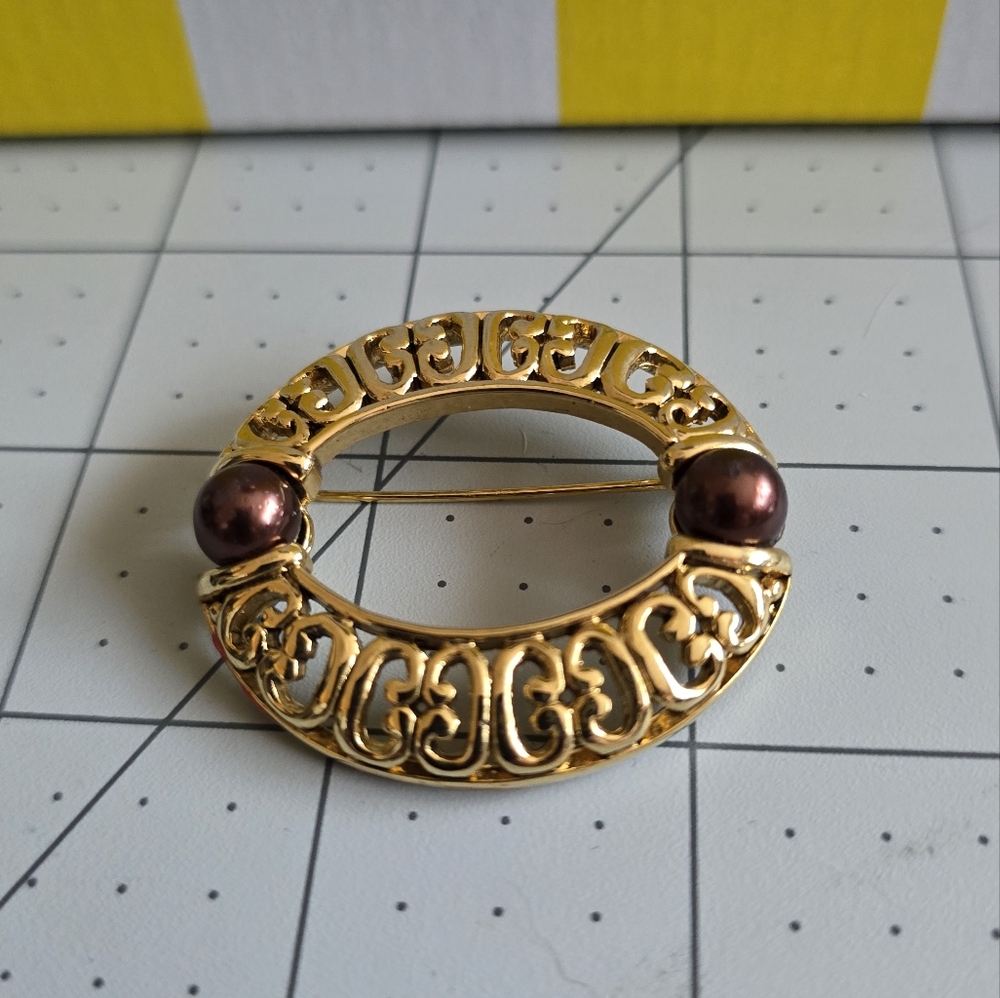 Elegant Jknes New York Gold Tone Brooch